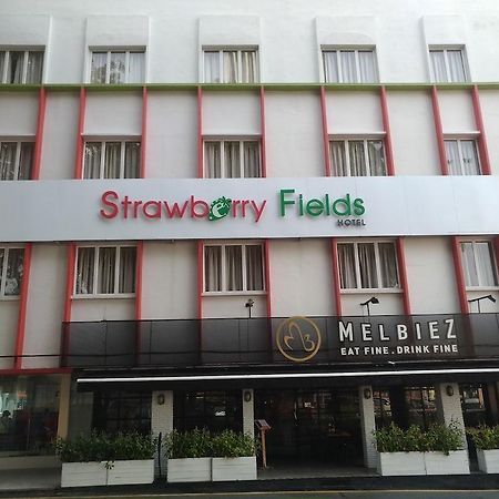 Hotel Strawberry Fields Petaling Jaya Esterno foto