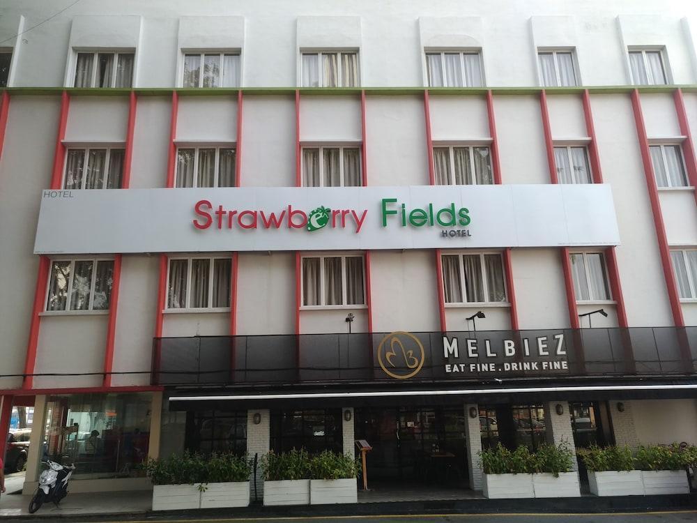 Hotel Strawberry Fields Petaling Jaya Esterno foto