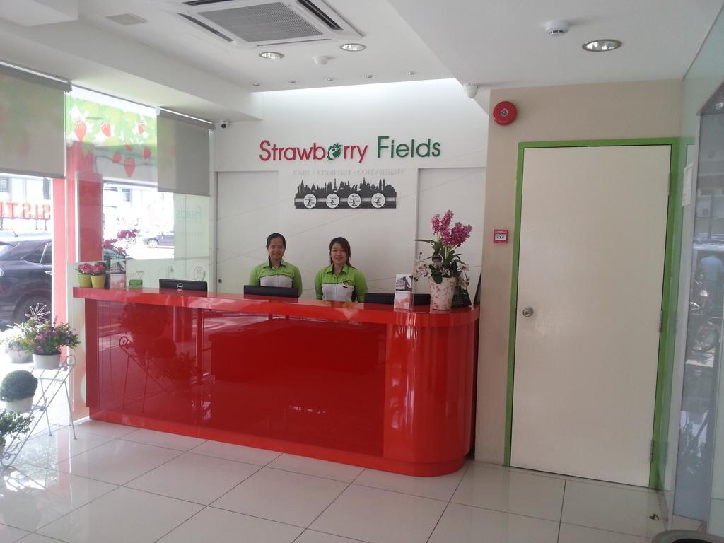 Hotel Strawberry Fields Petaling Jaya Esterno foto