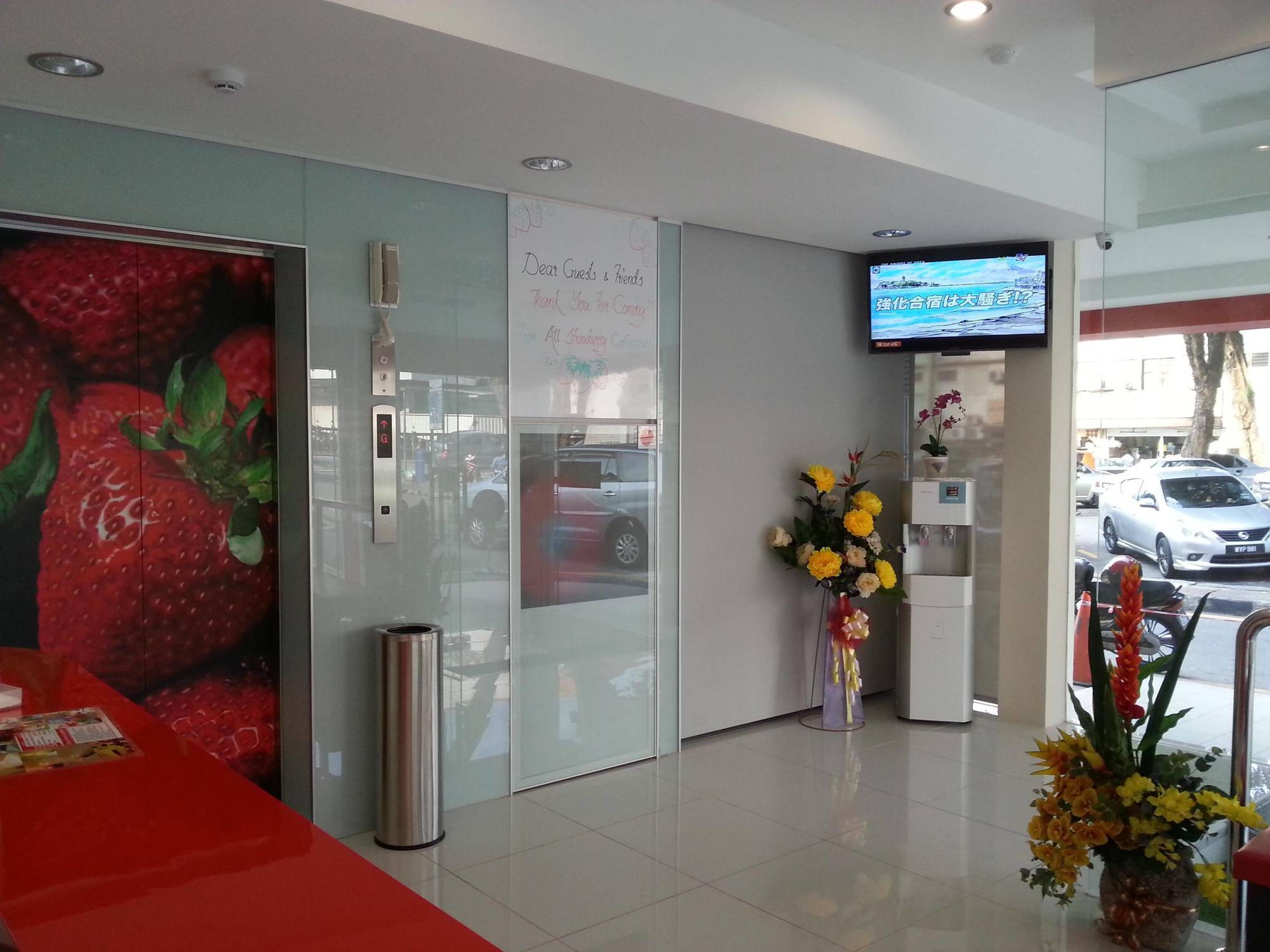 Hotel Strawberry Fields Petaling Jaya Esterno foto