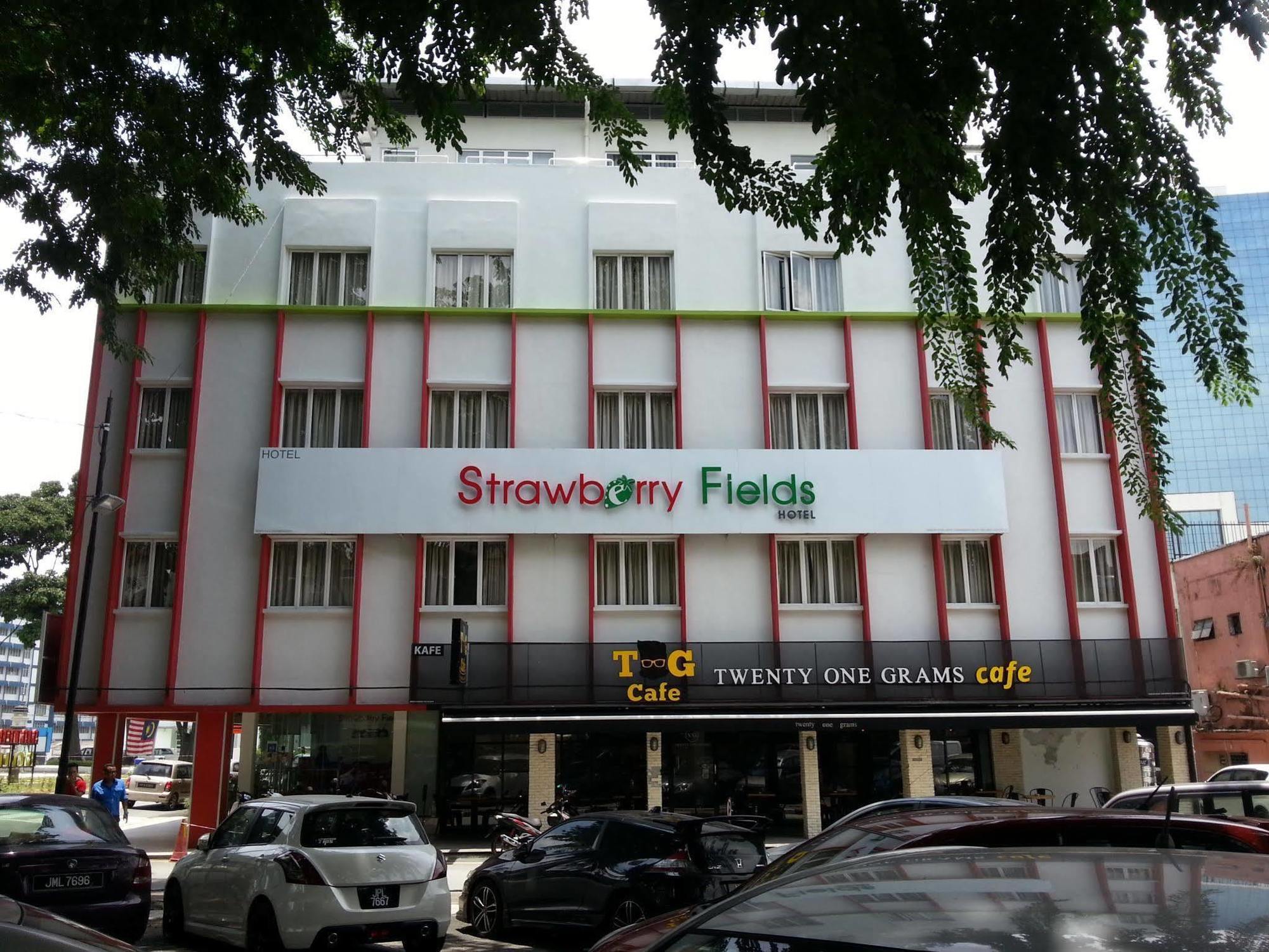 Hotel Strawberry Fields Petaling Jaya Esterno foto