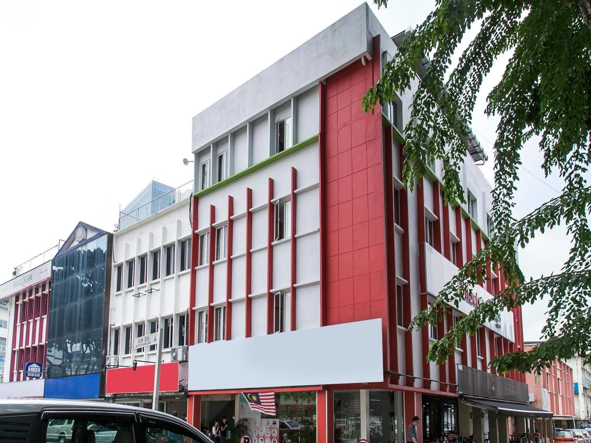 Hotel Strawberry Fields Petaling Jaya Esterno foto